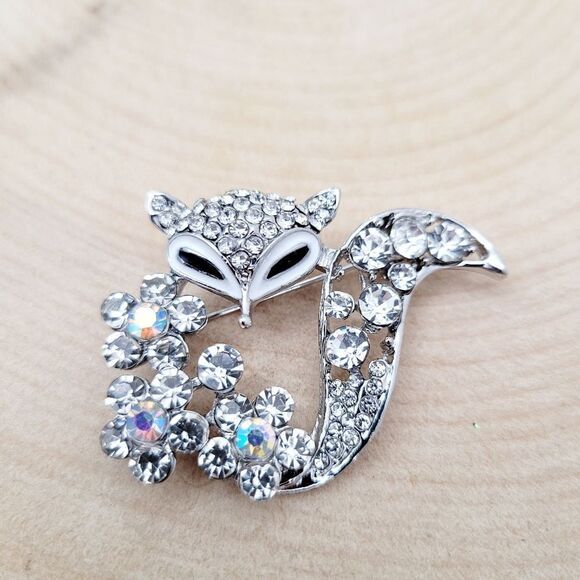 Brand New Silver Fox Colours Rhinestone Brooch Pin - Picture 1 of 9
